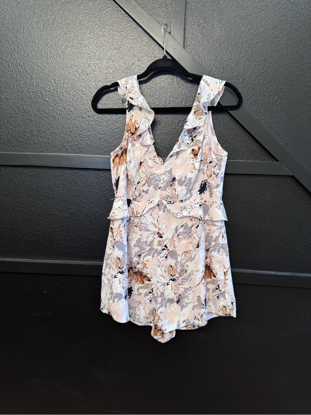 Lulu's Floral V-Neck Romper in Light Pink, Beige & Gray